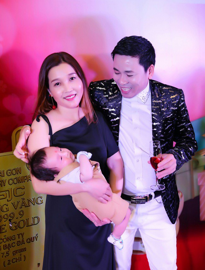 Học trò 48 tuổi của Ngọc Sơn bất ngờ khoe quý tử 2 tháng tuổi - 2