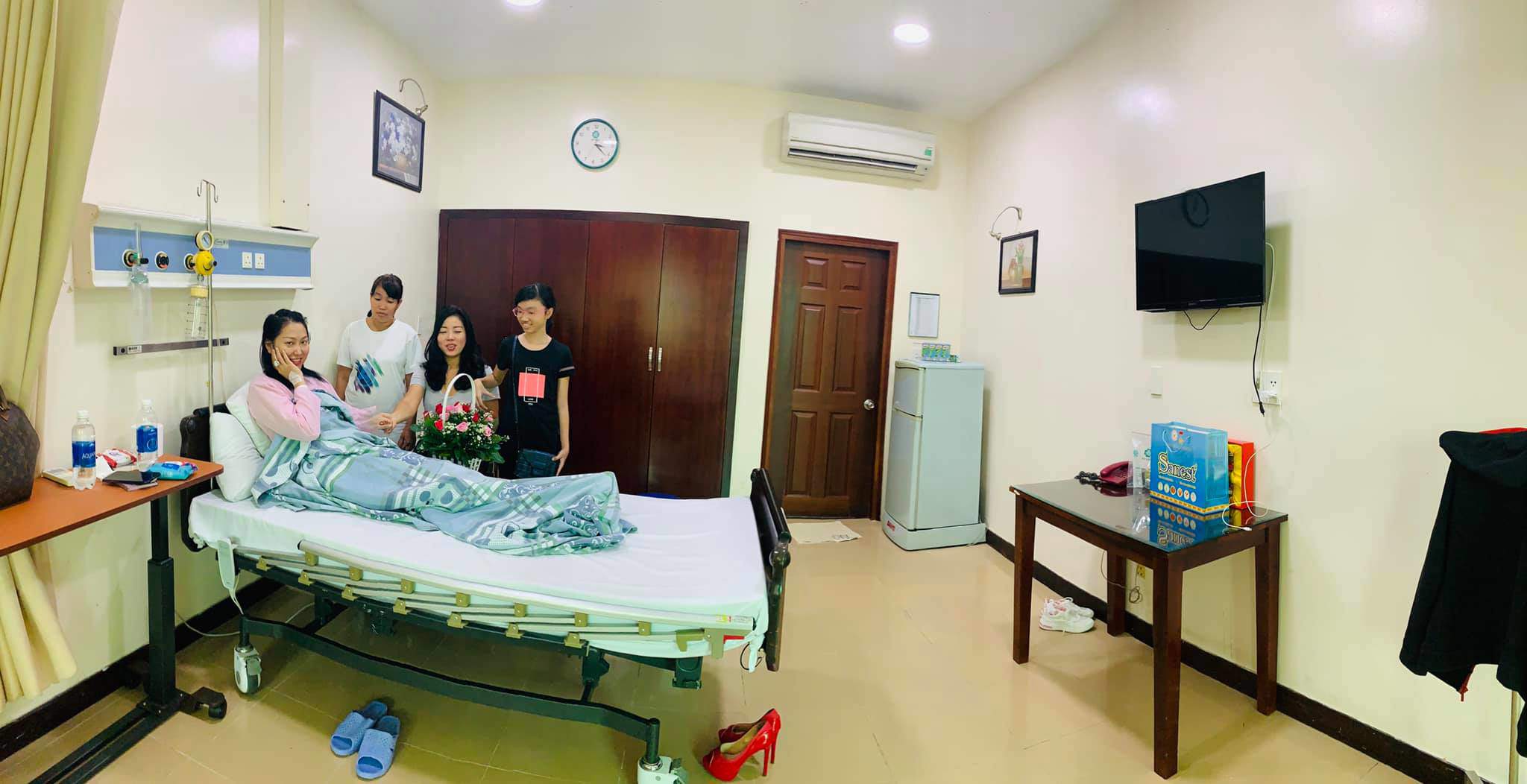 Sao Việt 24h: Phi Thanh Vân tạo dáng trên giường bệnh sau khi nhập viện cấp cứu - 4