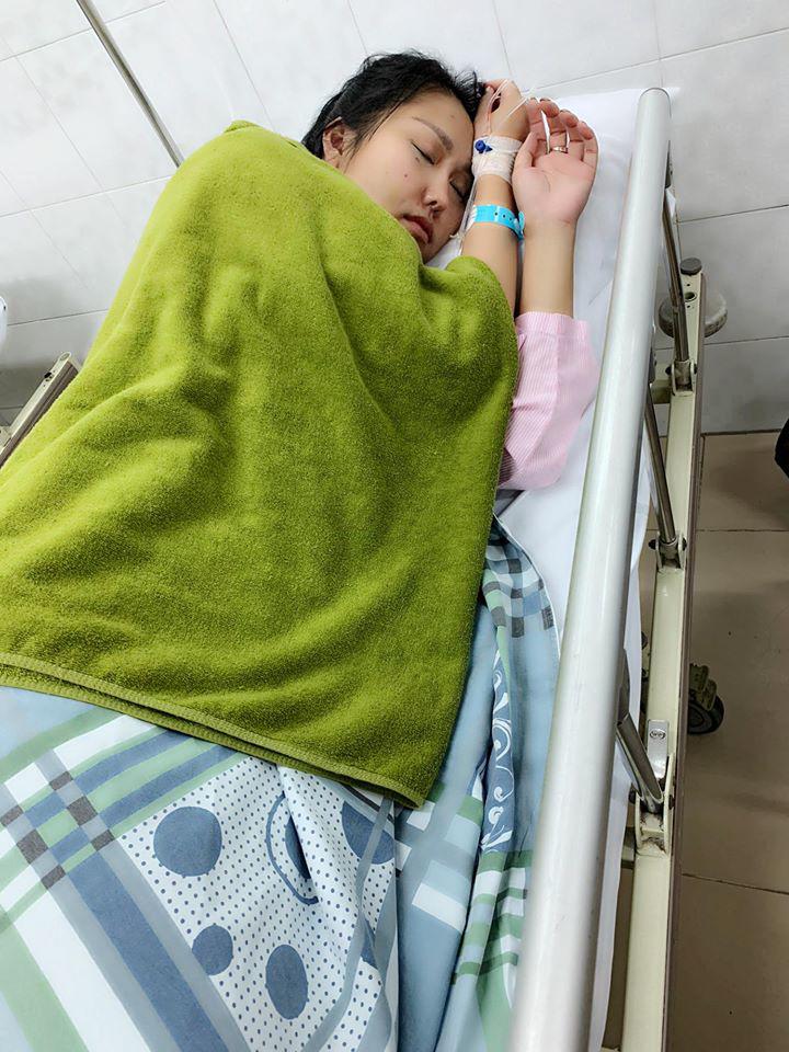 Sao Việt 24h: Phi Thanh Vân tạo dáng trên giường bệnh sau khi nhập viện cấp cứu - 8