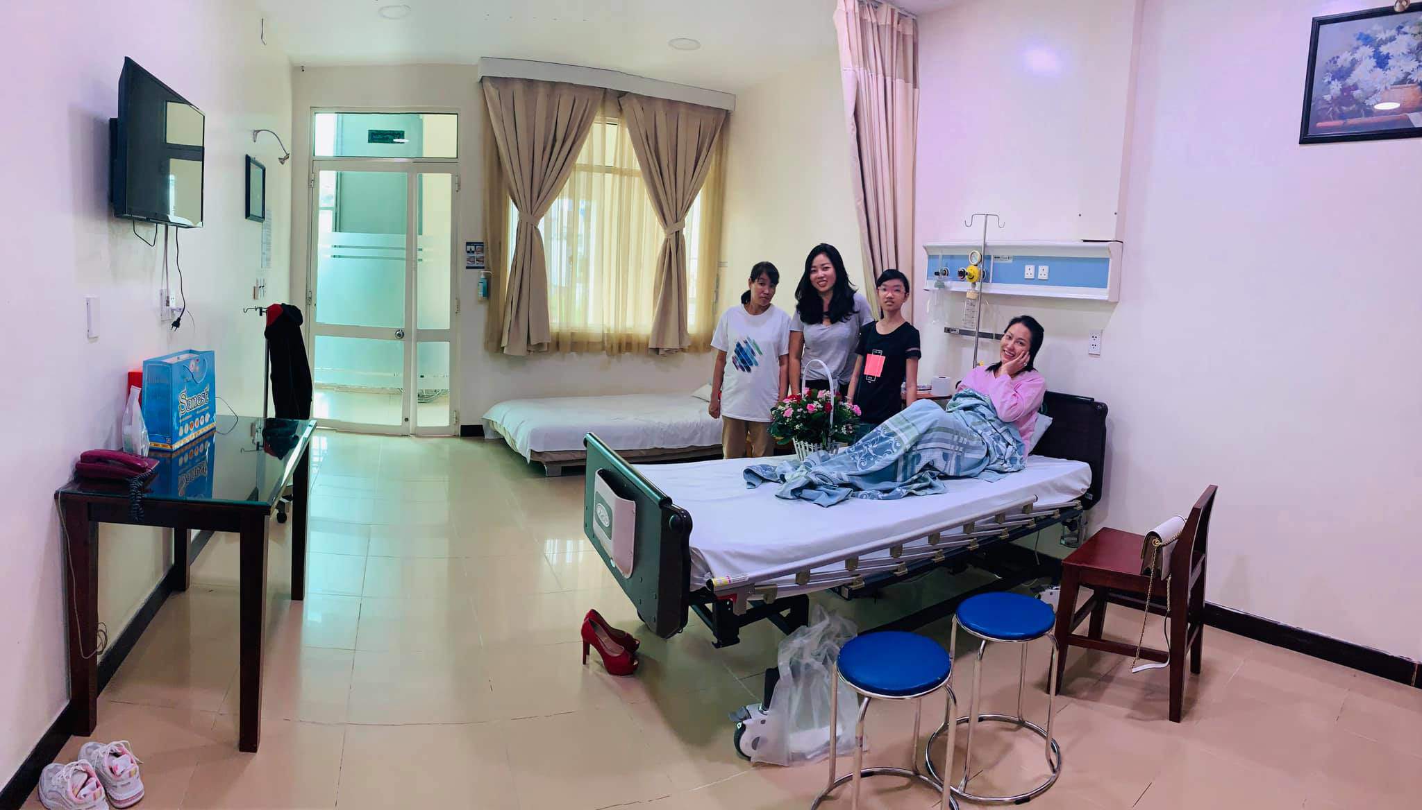 Sao Việt 24h: Phi Thanh Vân tạo dáng trên giường bệnh sau khi nhập viện cấp cứu - 5