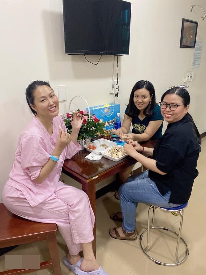 Sao Việt 24h: Phi Thanh Vân tạo dáng trên giường bệnh sau khi nhập viện cấp cứu - 6