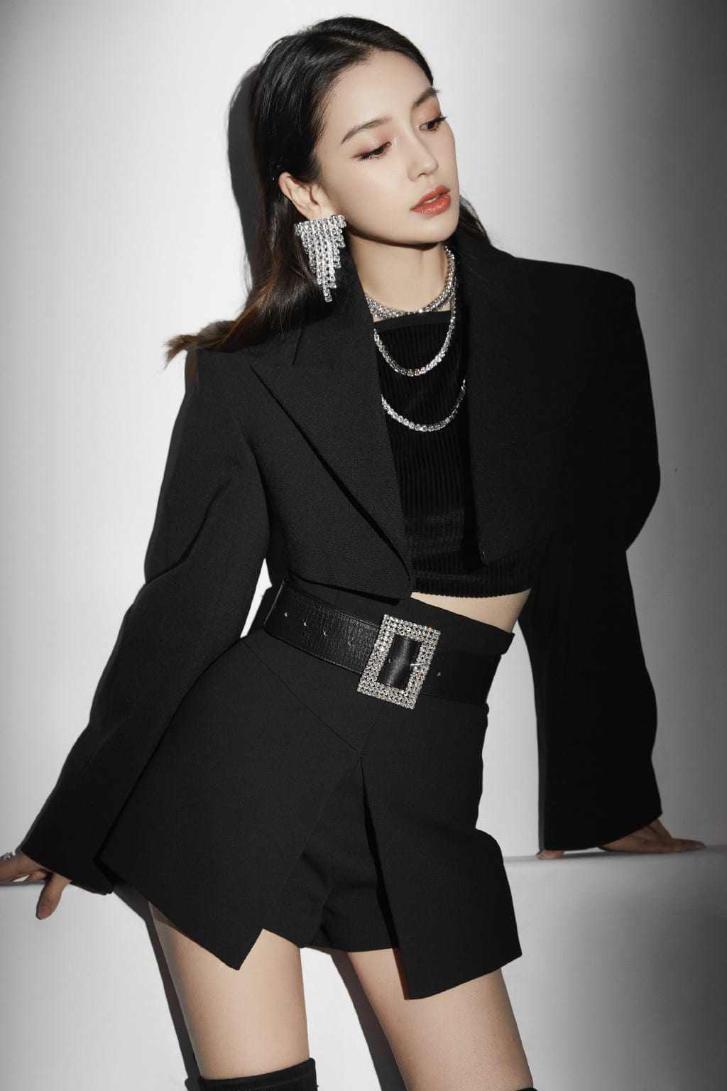 Triệu Lệ Dĩnh đứng đầu cuộc đua eo thon gọn với 52cm, lạ thay chung hội toàn mẹ một con - 8