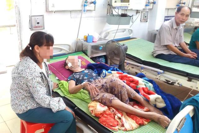 Đau lòng con trai đánh mẹ già 84 tuổi bại liệt phải nhập viện cấp cứu - 3
