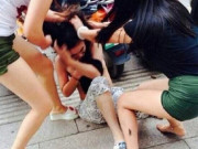 Tin tức - Tin tức 24h: Con gái đánh ghen hộ mẹ, ném mắm tôm lên “tiểu tam” và cái kết không ngờ