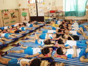 Làm mẹ - Con đi mẫu giáo không ngủ trưa, tác hại rõ rệt, 3 bước rèn thói quen ngủ trưa cho bé