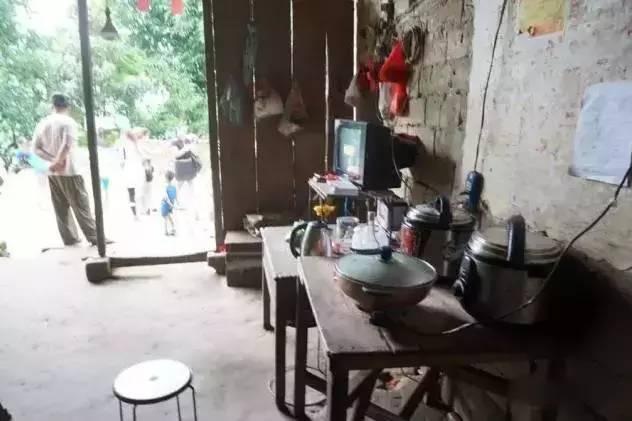 Người đàn ông 49 tuổi cưới cô gái 19 tuổi, đẻ 15 đứa con trong 21 năm giờ ra sao? - 3