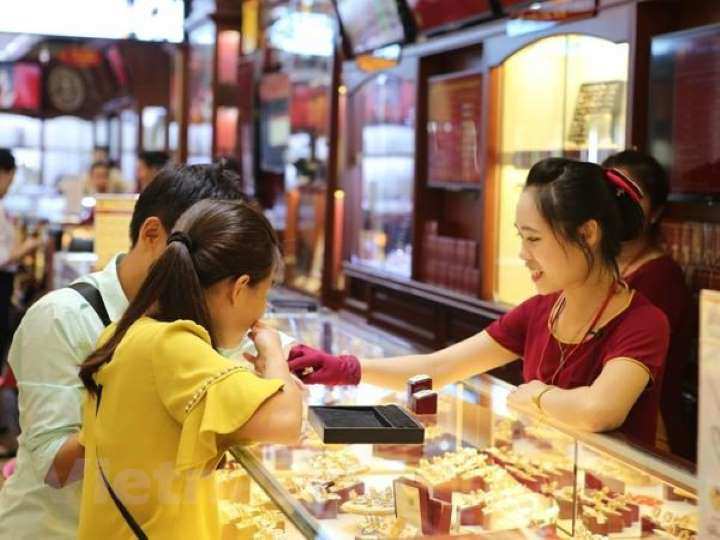 Tin tức 24h: Con gái đánh ghen hộ mẹ, ném mắm tôm lên “tiểu tam” và cái kết không ngờ - 3