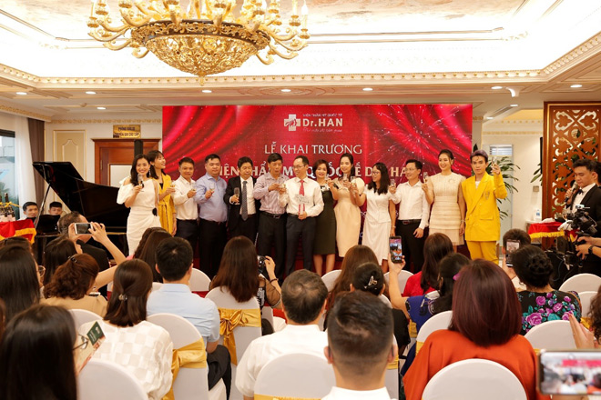 Chuyên gia thẩm mỹ hàng đầu cùng các Sao nổi tiếng có mặt tại VTM Quốc tế Dr.Han