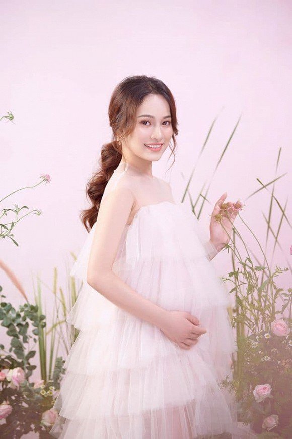 Vợ kém 13 tuổi của Dương Khắc Linh tung ảnh bầu ngọt như kẹo, bụng đã to như sắp sinh - 4