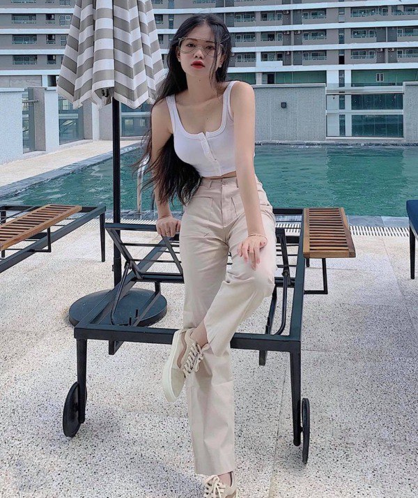 dien ao dai trang, nu sinh hut mat voi ba vong hoan hao sau lop vai mong manh - 14