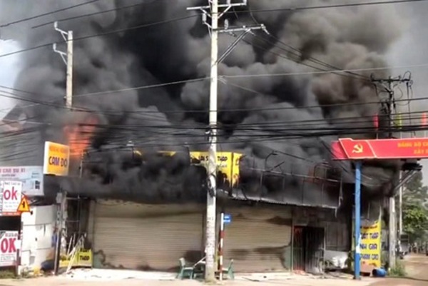 vu chay tiem cam do, 3 nguoi tu vong: phat hien dau hieu bat thuong - 1