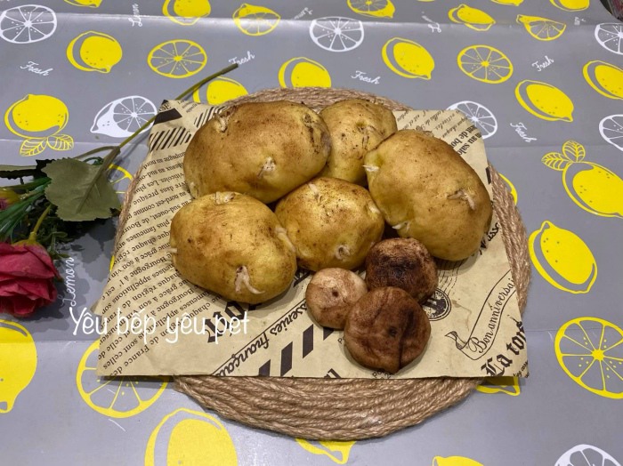 Cô gái làm bánh bao hình khoai tây mọc mầm, hội chị em chấm 100 điểm vì quá giống - 1