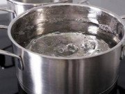 Sức khỏe - Cảnh báo thói quen uống nước có thể gây ung thư, nhiều người giật mình vì thường xuyên mắc phải