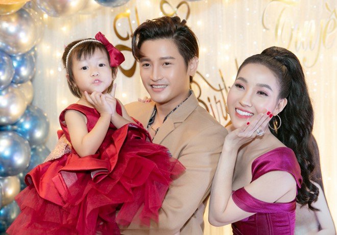 Á hậu Thanh Tuyền hạnh phúc khi chồng tặng nhẫn hột xoàn 2 carat - 3