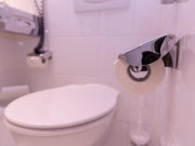 Nhà đẹp - Đây là lý do tại sao bạn nên đặt một miếng vải thấm chút giấm vào bồn cầu