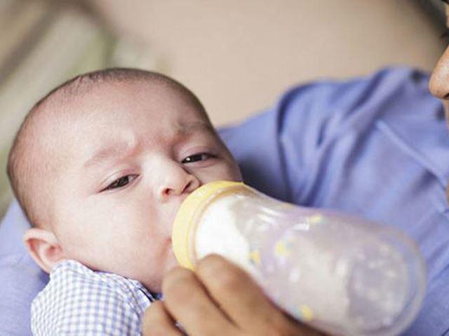 Trẻ bị ọc sữa có nên cho bú lại và mẹo trị ọc sữa cho trẻ sơ sinh - 2