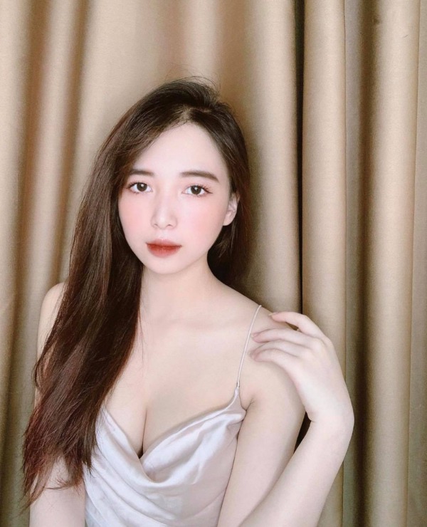 an van ho tren ngan duoi, hot girl ha noi lam nguoi di duong "dung hinh" vi nguc khung - 7