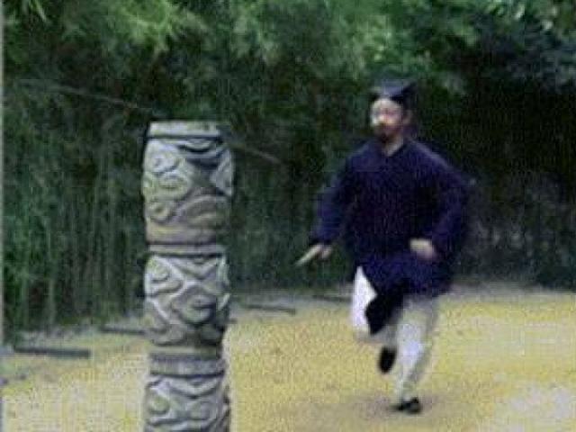 Cao thủ Võ Đang thể hiện khinh công và cái kết vô cùng hài hước