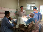 Bà bầu - Sinh con 2 tháng, mẹ trẻ sững sờ thấy "vật lạ" trôi tuột ra từ vùng nhạy cảm