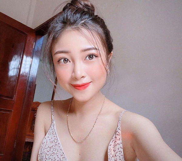 dua hotgirl mam non di kham thai, cau thu phan van duc lien bi vo tre boc phot - 6