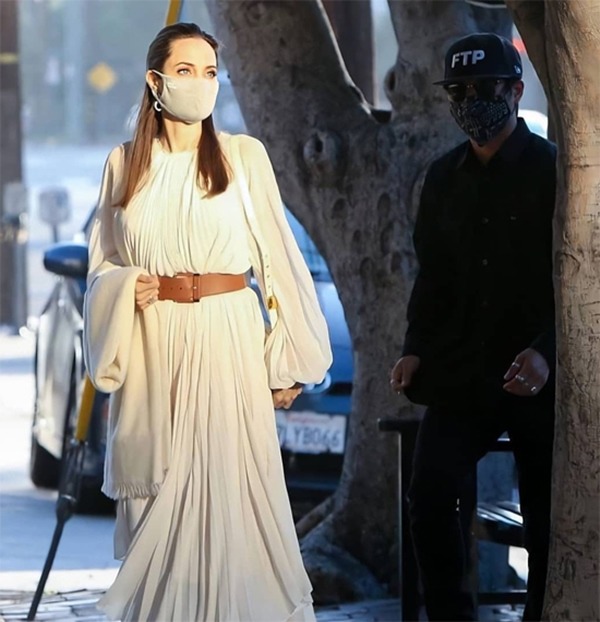 Angelina bịt khẩu trang kín mít xuất hiện nhưng khán giả chỉ chú ý đến Pax Thiên - 4