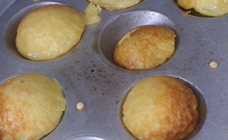 Cách làm bánh khọt nước cốt dừa miền Tây giòn rụm, thơm ngon - 7