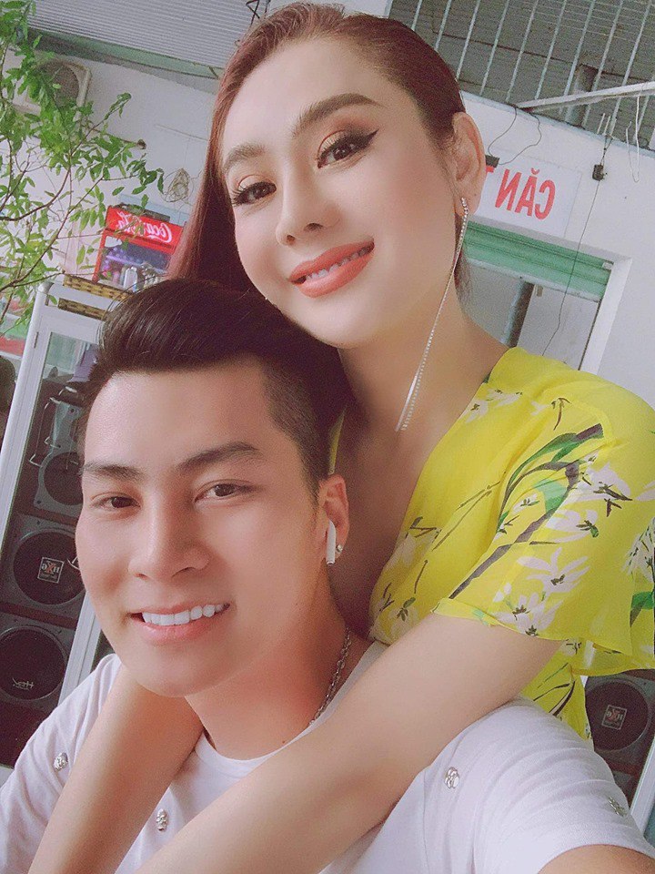 Lâm Khánh Chi rầu rĩ khi chồng trẻ bị tán tỉnh, dân mạng bày kế trị amp;#34;tiểu tamamp;#34; - 4