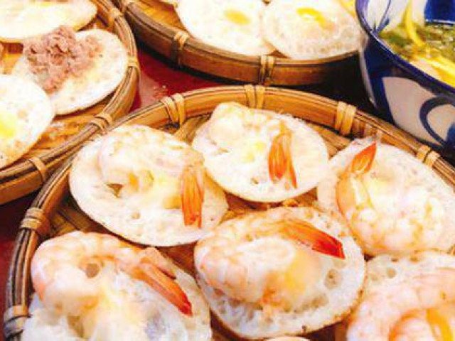 Chiêm ngưỡng quá trình làm ra những chiếc bánh căn Đà Lạt, 1 lần ăn nhớ 1 đời