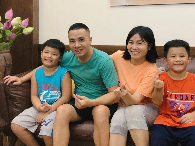 5 năm chung sống, không ngờ, chồng mới MC Hoàng Linh vẫn không xưng bố với con riêng của vợ