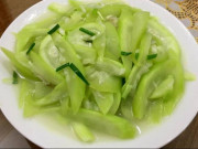 Sức khỏe - Bé 4 tuổi ngộ độc sau khi ăn bầu xào bị đắng, 3 loại rau bị đắng cần vứt bỏ