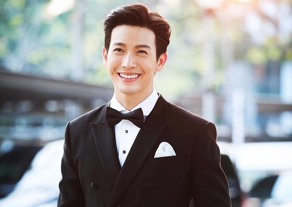 Showbiz xứ chùa Vàng: Ngậm ngùi nhìn 5 nam thần Thái Lan thích amp;#34;lái máy bay bà giàamp;#34; - 5