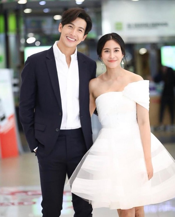 Showbiz xứ chùa Vàng: Ngậm ngùi nhìn 5 nam thần Thái Lan thích amp;#34;lái máy bay bà giàamp;#34; - 7