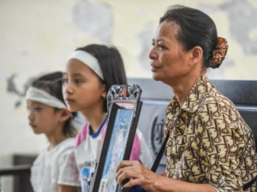 Vụ đầu độc chị họ bằng trà sữa vì yêu anh rể: Mẹ nạn nhân khóc nức nở tại toà