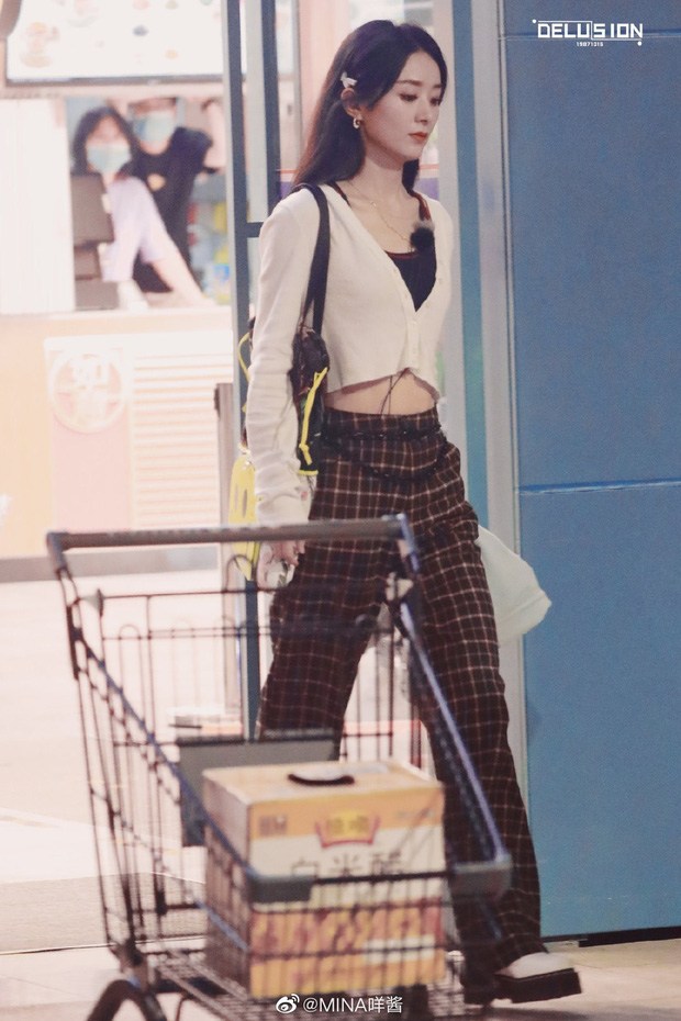 Ngôi sao 24/7: Thái độ khác thường của Angelababy và Huỳnh Hiểu Minh khi liên tục amp;#34;néamp;#34; nhau - 4