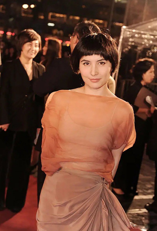 Ngôi sao 24/7: Thái độ khác thường của Angelababy và Huỳnh Hiểu Minh khi liên tục amp;#34;néamp;#34; nhau - 8