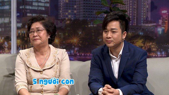 Nhìn mẹ lẻ bóng nuôi 5 con, ca sĩ nhà 4 tỷ hối hận vì từng cản duyên của mẹ - 1