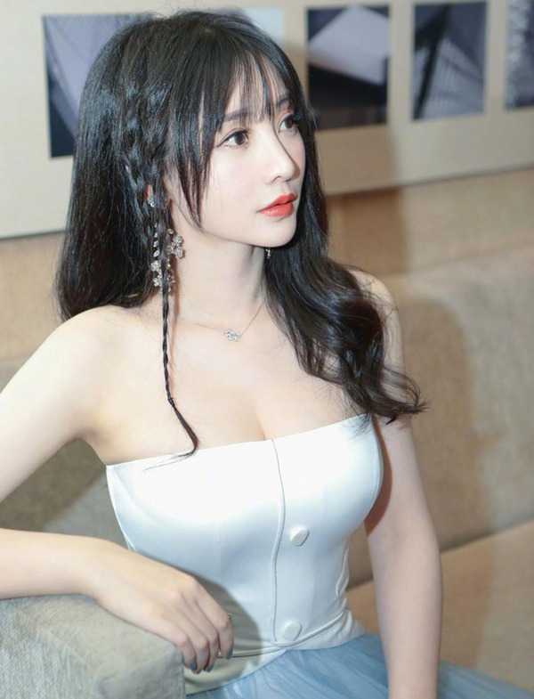 Bạn trai cũ Phạm Băng Băng bị chỉ trích vì hành vi thô tục với ngực của sao nữ - 2