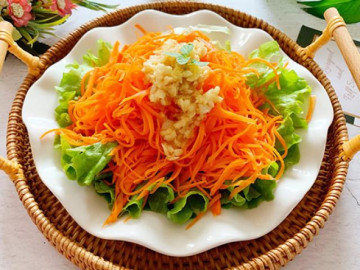 Nhà còn nhiều cà rốt không biết làm gì, đem ngay đi trộn lại được món ngon