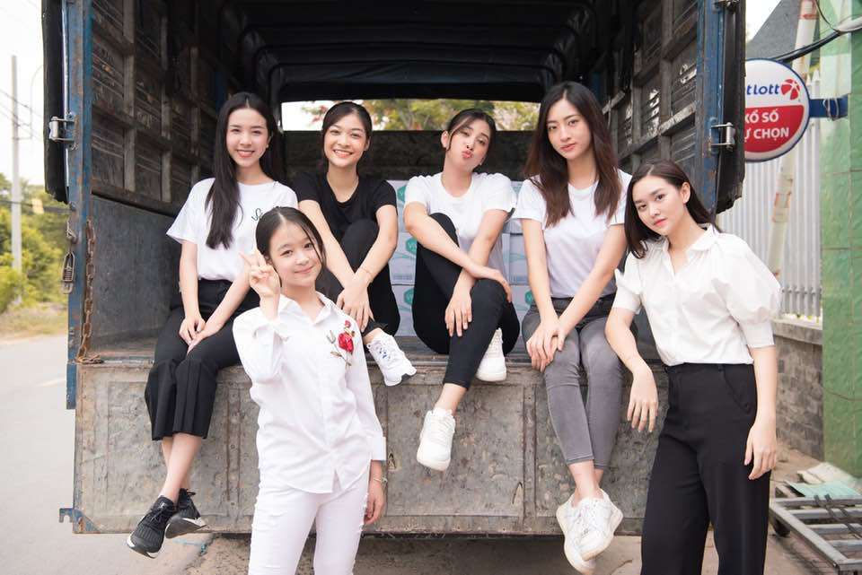 Bé gái Cần Thơ chuyên đọ sắc các Hoa hậu, chụp cùng Ốc Thanh Vân lại bị hiểu nhầm - 13