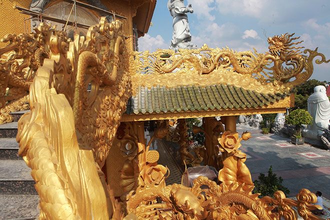 ngoi chua "dat vang" co ca tram con rong, phuong uon luon o hung yen - 12