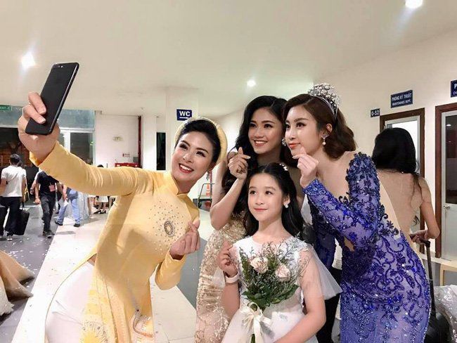 Bé gái Cần Thơ chuyên đọ sắc các Hoa hậu, chụp cùng Ốc Thanh Vân lại bị hiểu nhầm - 3