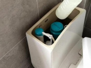 Nhà đẹp - Đặt một cái chai vào bồn cầu, nhà vệ sinh cả tháng không dọn vẫn thơm nức, bạn thử chưa?