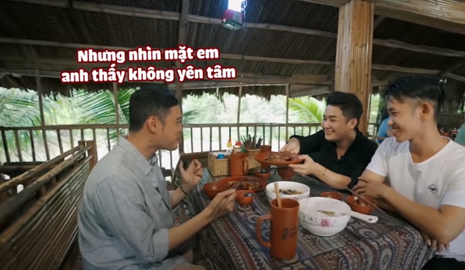 quang vinh an "ngon da doi" o mien tay nhung hot hoang truoc mot mon dac san - 9