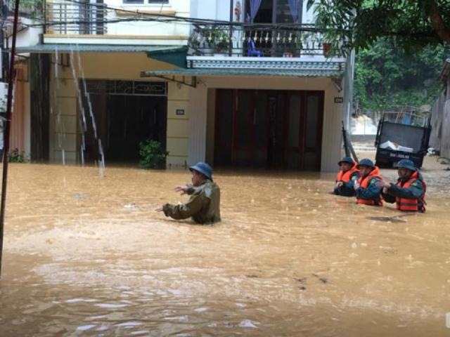 Mưa lớn ở Lào Cai, Hà Giang: Đường biến thành sông, 2 người chết
