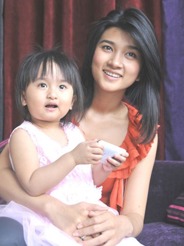 3 sao Việt mang bầu tuổi đôi mươi, riêng amp;#34;Thần tượng tuổi thơamp;#34; sau sinh phá tướng khó nhận ra - 1