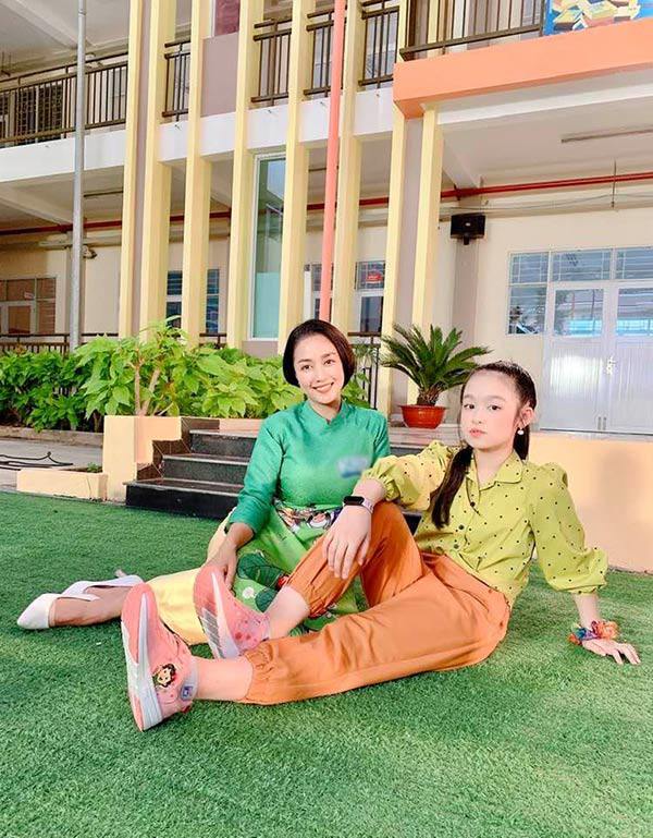 Bé gái Cần Thơ chuyên đọ sắc các Hoa hậu, chụp cùng Ốc Thanh Vân lại bị hiểu nhầm - 8