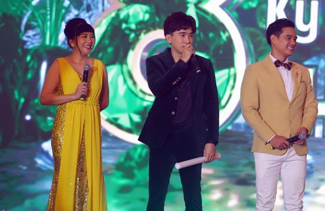 Danh ca Ngọc Sơn amp;#34;sung hết mìnhamp;#34; chúc mừng vợ chồng học trò Đỗ Minh Quân - 5