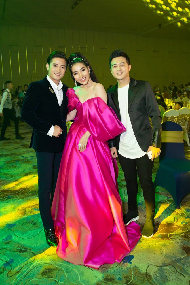 Danh ca Ngọc Sơn amp;#34;sung hết mìnhamp;#34; chúc mừng vợ chồng học trò Đỗ Minh Quân - 10