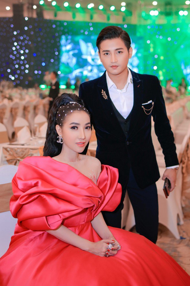 Danh ca Ngọc Sơn amp;#34;sung hết mìnhamp;#34; chúc mừng vợ chồng học trò Đỗ Minh Quân - 17