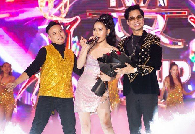 Danh ca Ngọc Sơn amp;#34;sung hết mìnhamp;#34; chúc mừng vợ chồng học trò Đỗ Minh Quân - 4